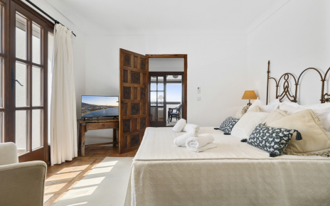 Master bedroom with study,terrace and en suite facilities